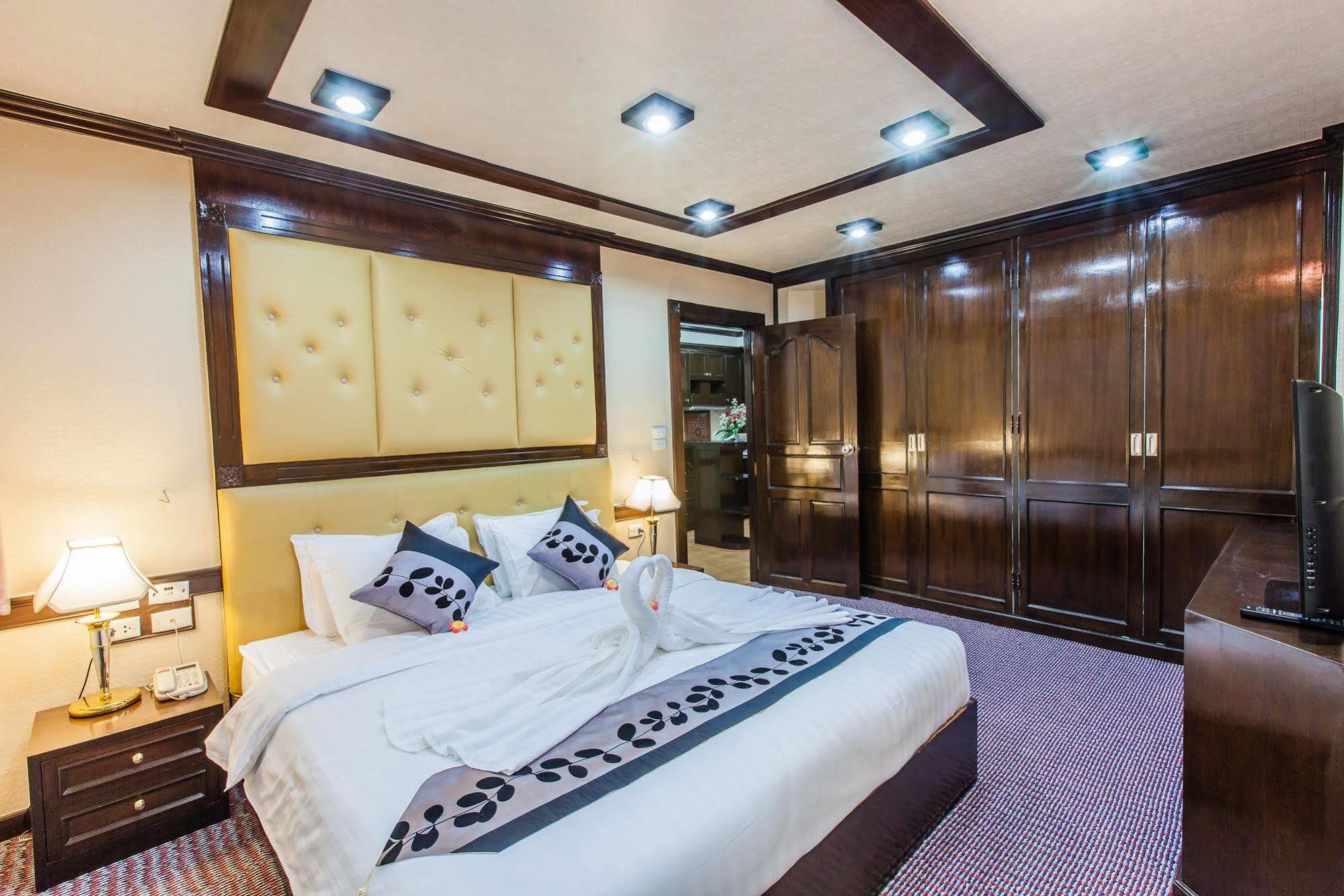 Oyo 796 Paradise Sukhumvit Hotel Bangkok Exterior photo